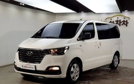 Hyundai Grand Starex Grand Starex I рестайлинг 2, 2021 год, 2 590 000 рублей, 1 фотография