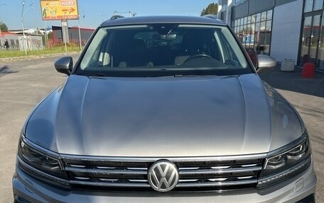 Volkswagen Tiguan II, 2019 год, 2 600 000 рублей, 1 фотография