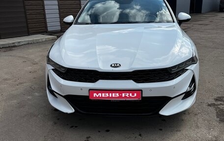 KIA K5, 2020 год, 2 100 000 рублей, 1 фотография