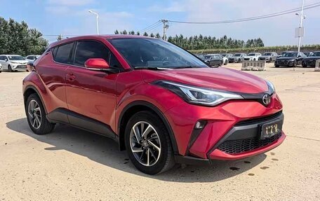 Toyota C-HR I рестайлинг, 2022 год, 1 500 000 рублей, 2 фотография