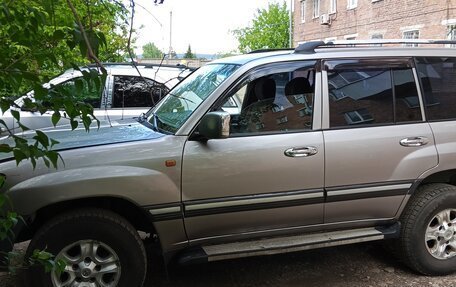 Toyota Land Cruiser 100 рестайлинг 2, 2005 год, 2 500 000 рублей, 1 фотография