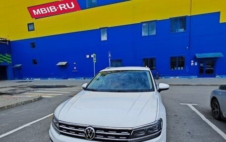 Volkswagen Tiguan II, 2018 год, 2 500 000 рублей, 3 фотография