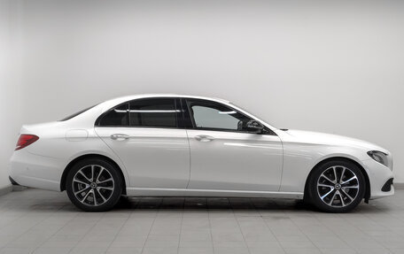 Mercedes-Benz E-Класс, 2020 год, 3 270 000 рублей, 4 фотография