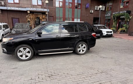 Toyota Highlander III, 2012 год, 1 800 000 рублей, 2 фотография