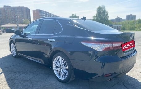 Toyota Camry, 2018 год, 2 850 000 рублей, 4 фотография