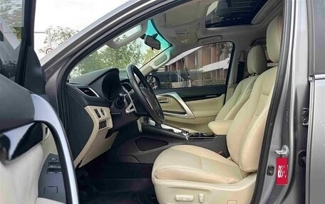 Mitsubishi Pajero Sport III рестайлинг, 2019 год, 2 970 000 рублей, 7 фотография