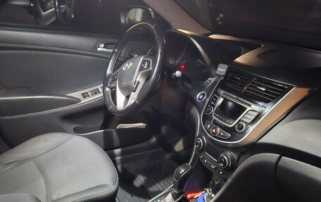 Hyundai Solaris II рестайлинг, 2014 год, 1 180 000 рублей, 13 фотография