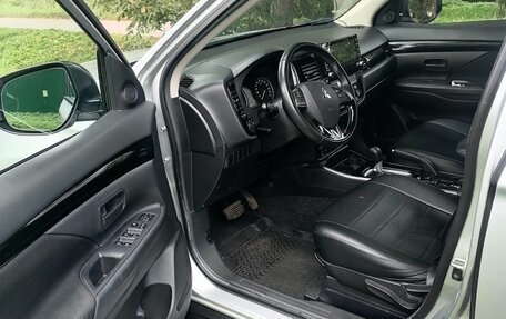 Mitsubishi Outlander III рестайлинг 3, 2019 год, 2 000 000 рублей, 5 фотография