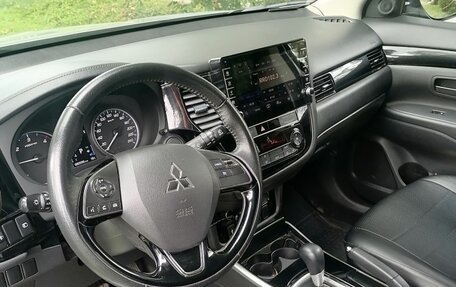 Mitsubishi Outlander III рестайлинг 3, 2019 год, 2 000 000 рублей, 6 фотография