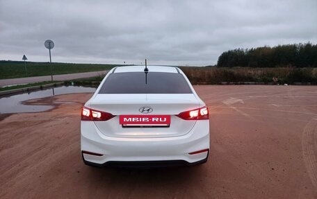 Hyundai Solaris II рестайлинг, 2017 год, 800 000 рублей, 5 фотография