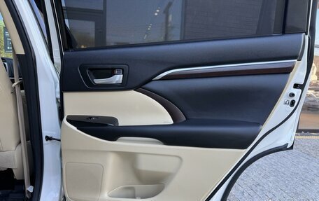 Toyota Highlander III, 2014 год, 2 390 000 рублей, 17 фотография