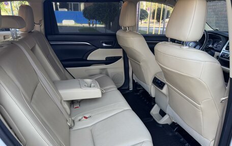 Toyota Highlander III, 2014 год, 2 390 000 рублей, 18 фотография