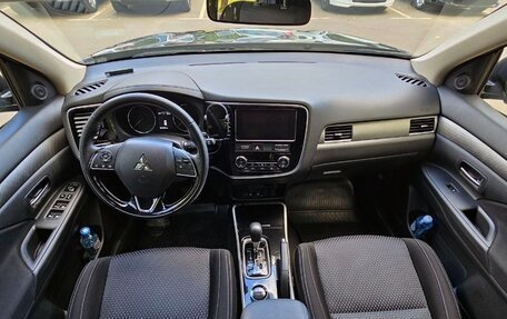 Mitsubishi Outlander III рестайлинг 3, 2018 год, 2 500 000 рублей, 5 фотография