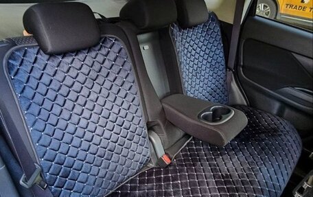 Mitsubishi Outlander III рестайлинг 3, 2018 год, 2 500 000 рублей, 7 фотография