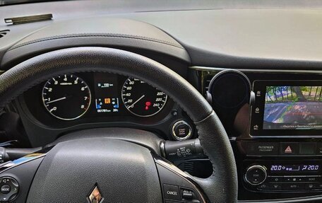 Mitsubishi Outlander III рестайлинг 3, 2018 год, 2 500 000 рублей, 6 фотография