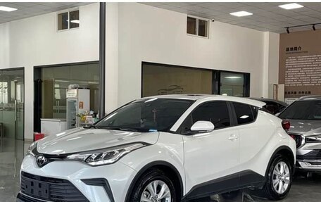 Toyota C-HR I рестайлинг, 2021 год, 1 500 000 рублей, 1 фотография