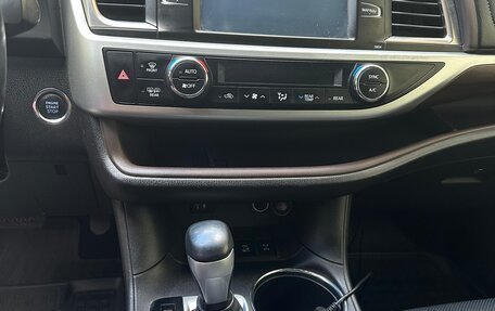 Toyota Highlander III, 2015 год, 3 200 000 рублей, 7 фотография