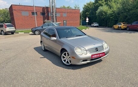 Mercedes-Benz C-Класс, 2004 год, 700 000 рублей, 1 фотография