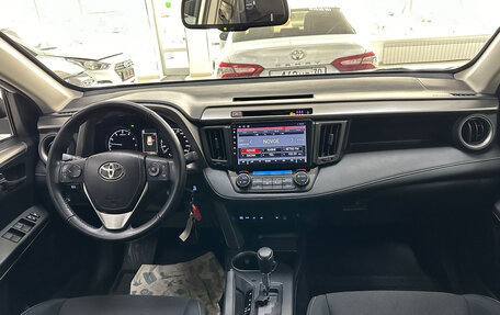 Toyota RAV4, 2018 год, 2 150 000 рублей, 10 фотография