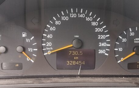 Mercedes-Benz E-Класс, 2001 год, 260 000 рублей, 1 фотография