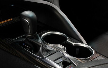 Toyota Camry, 2018 год, 2 599 000 рублей, 10 фотография