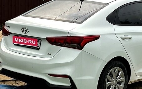 Hyundai Solaris II рестайлинг, 2019 год, 990 000 рублей, 1 фотография