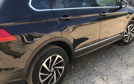 Volkswagen Tiguan II, 2018 год, 2 250 000 рублей, 2 фотография
