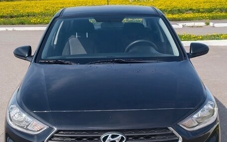 Hyundai Solaris II рестайлинг, 2017 год, 1 400 000 рублей, 4 фотография