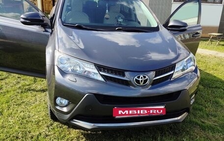 Toyota RAV4, 2013 год, 1 850 000 рублей, 2 фотография