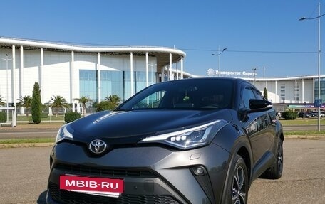 Toyota C-HR I рестайлинг, 2023 год, 3 300 000 рублей, 9 фотография