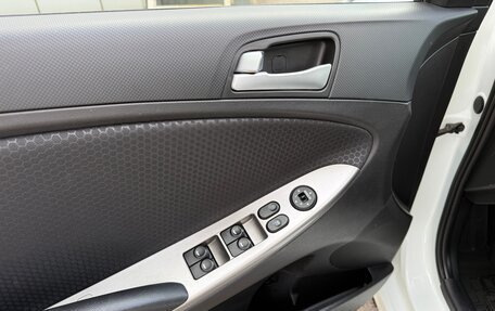 Hyundai Solaris II рестайлинг, 2016 год, 990 000 рублей, 7 фотография