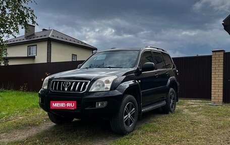 Toyota Land Cruiser Prado 120 рестайлинг, 2004 год, 2 050 000 рублей, 2 фотография