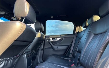 Infiniti QX70, 2015 год, 2 780 000 рублей, 9 фотография