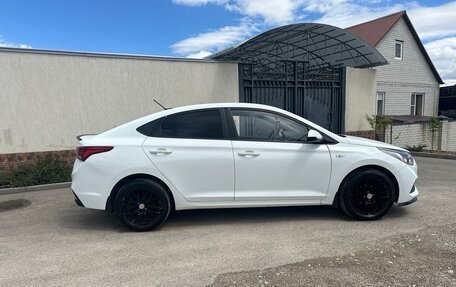 Hyundai Solaris II рестайлинг, 2017 год, 1 100 000 рублей, 3 фотография