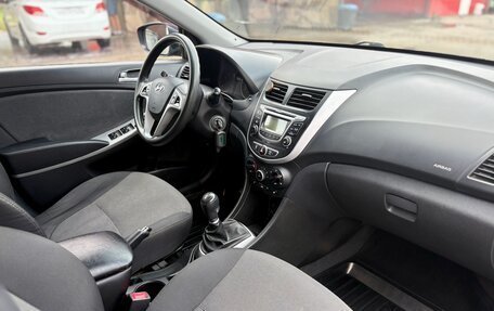 Hyundai Solaris II рестайлинг, 2013 год, 910 000 рублей, 15 фотография