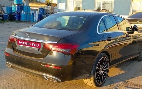 Mercedes-Benz E-Класс, 2021 год, 2 450 000 рублей, 2 фотография