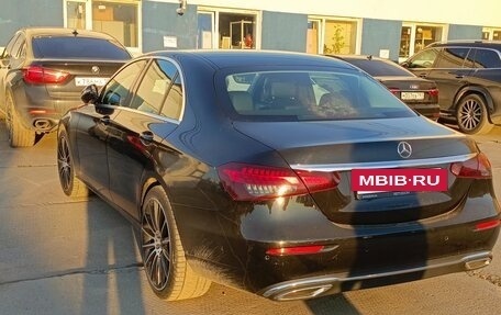 Mercedes-Benz E-Класс, 2021 год, 2 450 000 рублей, 3 фотография