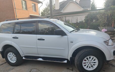 Mitsubishi Pajero Sport II рестайлинг, 2015 год, 1 900 000 рублей, 3 фотография