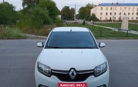 Renault Logan II, 2015 год, 750 000 рублей, 2 фотография