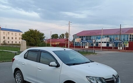 Renault Logan II, 2015 год, 750 000 рублей, 3 фотография