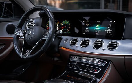 Mercedes-Benz E-Класс, 2022 год, 3 800 000 рублей, 5 фотография