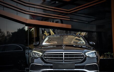 Mercedes-Benz E-Класс, 2022 год, 3 800 000 рублей, 3 фотография