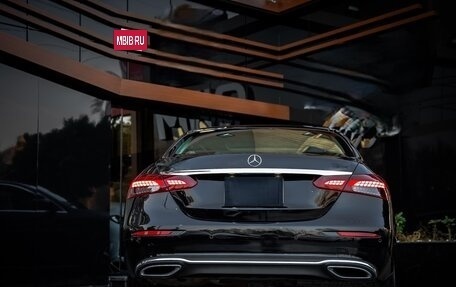 Mercedes-Benz E-Класс, 2022 год, 3 800 000 рублей, 4 фотография