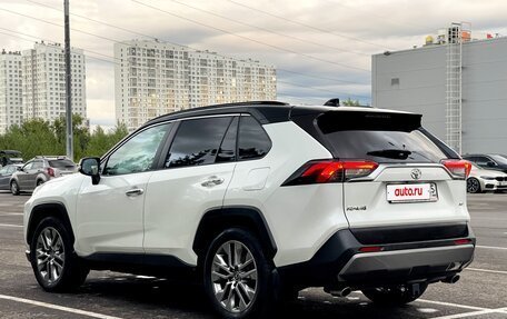 Toyota RAV4, 2020 год, 3 890 000 рублей, 8 фотография