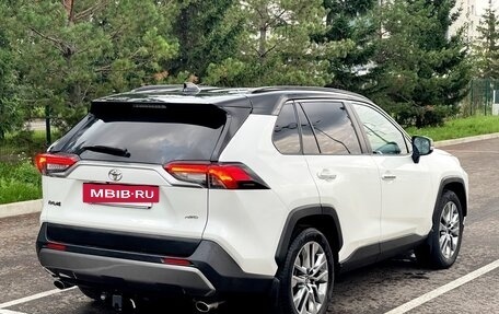 Toyota RAV4, 2020 год, 3 890 000 рублей, 10 фотография