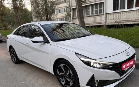 Hyundai Avante, 2021 год, 1 850 000 рублей, 2 фотография