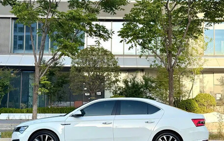 Skoda Superb III рестайлинг, 2022 год, 2 300 275 рублей, 3 фотография