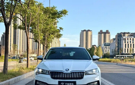 Skoda Superb III рестайлинг, 2022 год, 2 300 275 рублей, 2 фотография