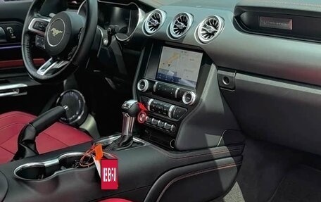 Ford Mustang VI рестайлинг, 2022 год, 2 300 000 рублей, 3 фотография