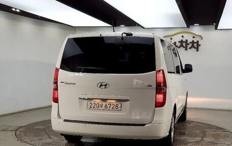 Hyundai Grand Starex Grand Starex I рестайлинг 2, 2021 год, 2 590 000 рублей, 4 фотография